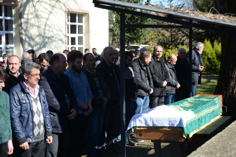 76 TORUN SAHİBİ OLAN YAŞLI ADAM VEFAT ETTİ Akcakoca Gazetesi